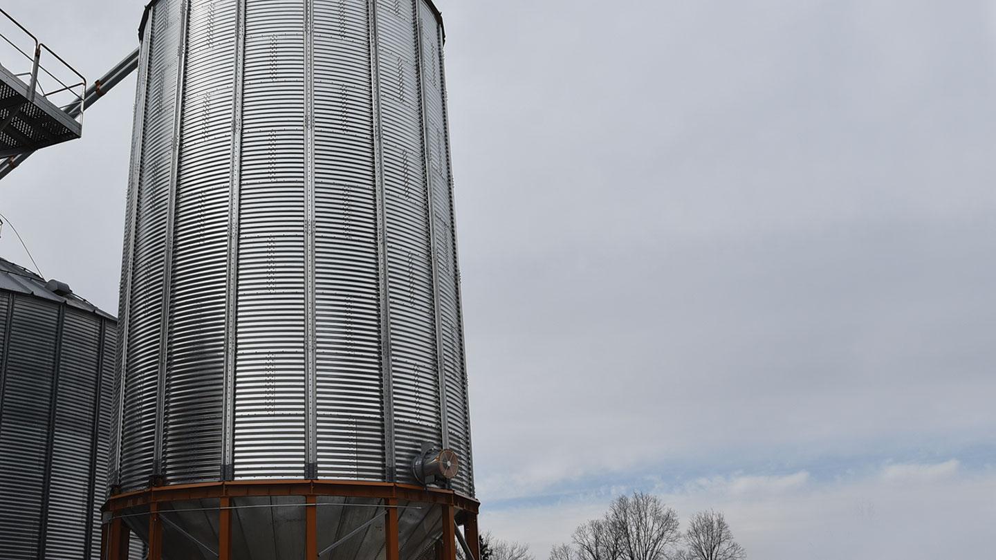 GSI's FCHTC hopper tanks on farm